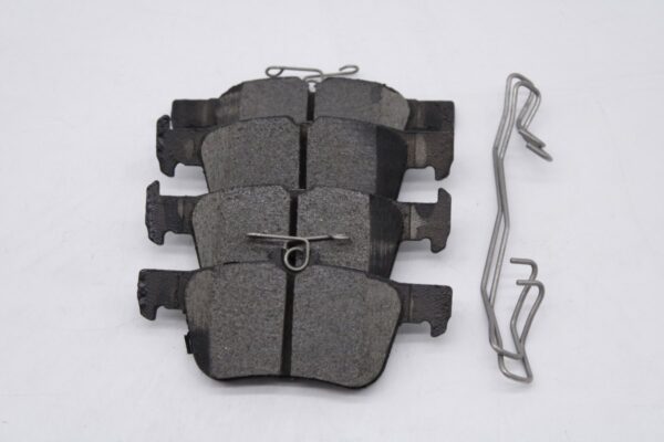 Asianautos ACR1833AH Premium Ceramic Disc Brake Pad Set - Image 3