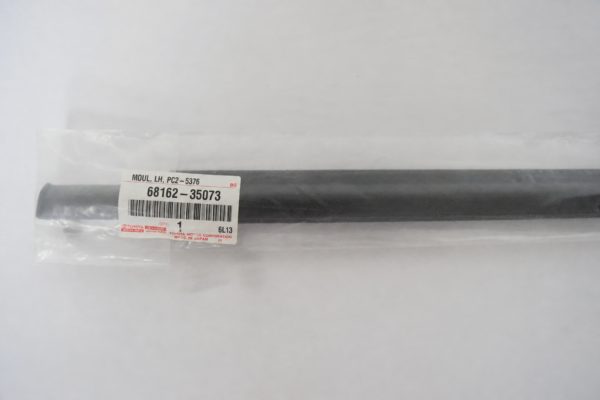 Toyota 6816235073 Front Left Door Window Weatherstrip